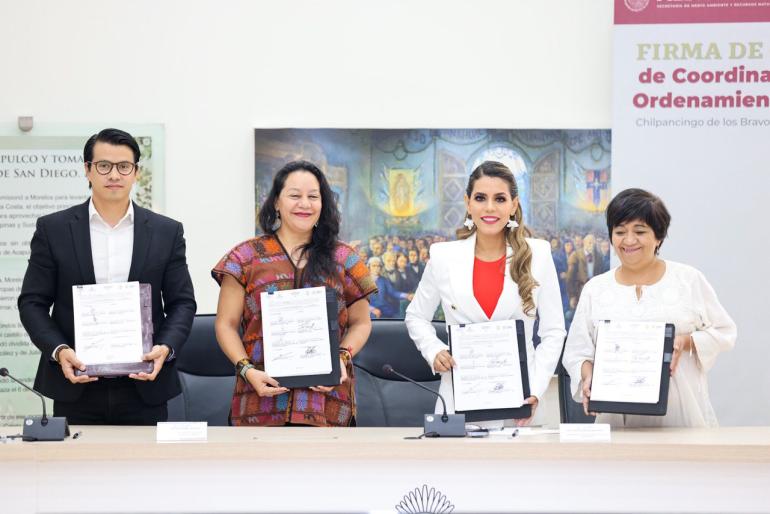 Recibe gobernadora a la titular de SEMARNAT María Luisa Albores para dar seguimiento a la agenda ambiental del estado