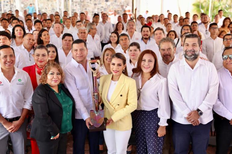La mandataria firmó un convenio de colaboración para el fomento y apoyo a la capacitación con la CMIC